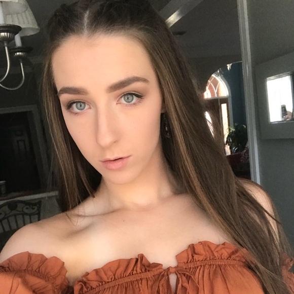 Meet your Posher, Anna - Picture 1 of 1